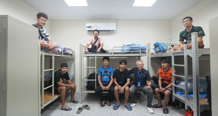 Giant rozszerza politykę zerowych opłat rekrutacyjnych i otwiera nowe hotele pracownicze