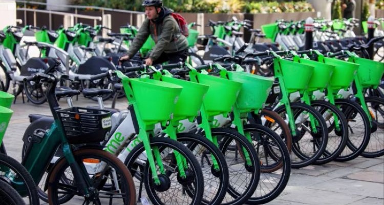 Rowery elektryczne pokrywają połowę brytyjskiego rynku dostaw jedzenia