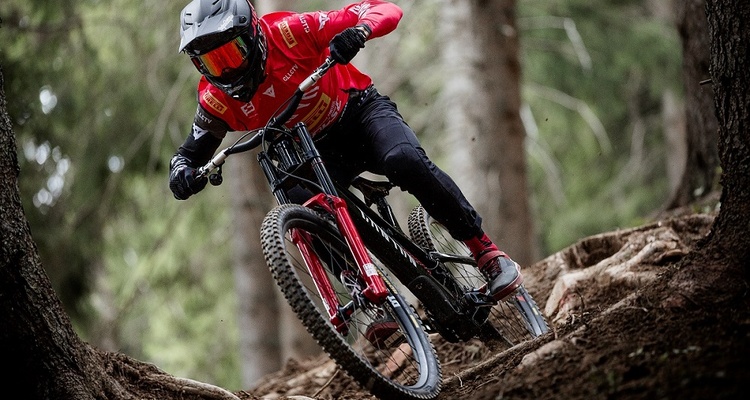 Pirelli przebudowuje Scorpion Gravity. Trzy bieżniki, cztery konstrukcje i trzy mieszanki