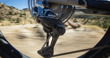 Shimano prezentuje nowe komponenty XTR M9200 Di2 - to szybka i precyzyjna zmiana przełożeń oraz doskonały układ hamulcowy
